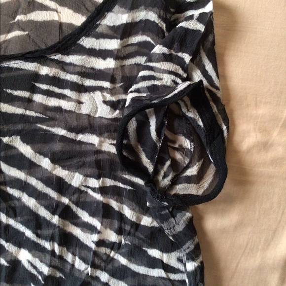 DKNY top 100% silk - Picture 4 of 7